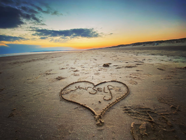 海滩爱自己图片下载