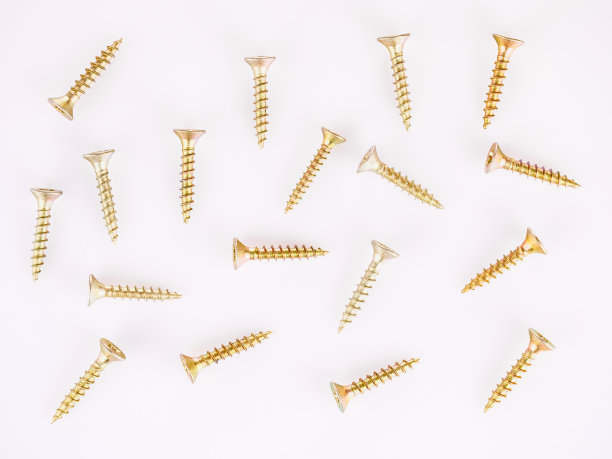 金色的自攻螺丝彼此分开在一个白色图片下载