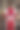 家庭主妇在厨房里拿着一块巧克力大理石蛋糕，50年代的复古风格图片下载