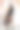 身着黑裙的女子站在斑点墙旁图片下载