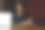 胡子亚洲人在休闲服装工作与电脑和吃蛋糕与茶在咖啡馆。男生在社交网络上聊天做作业图片下载