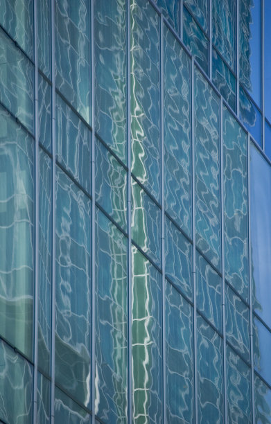 现代办公大楼的建筑细节。图片下载