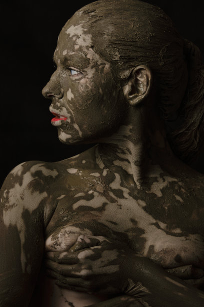 化妆品弄脏了图片下载