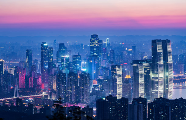 在晚上，美丽的城市风景是在重庆，中国图片下载