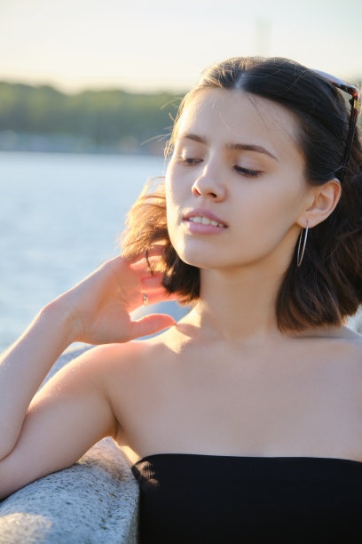 可爱的年轻女人图片下载