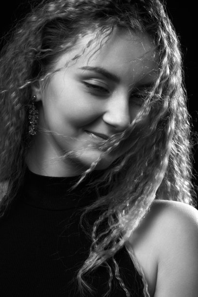 快乐的女性肖像图片下载