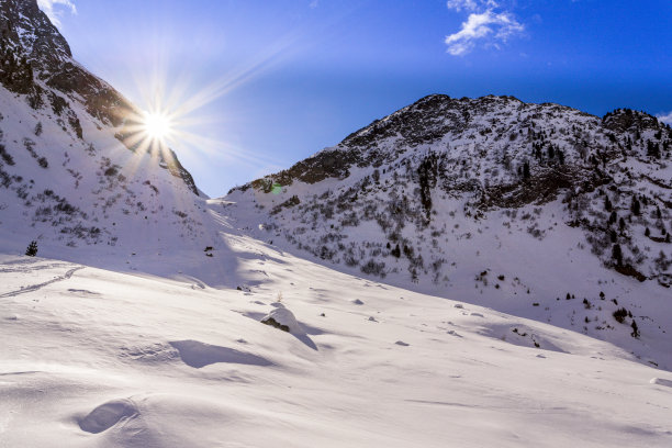 日出墙图片下载