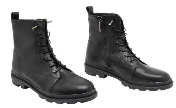 一双黑鞋在白底上显得很突出图片下载