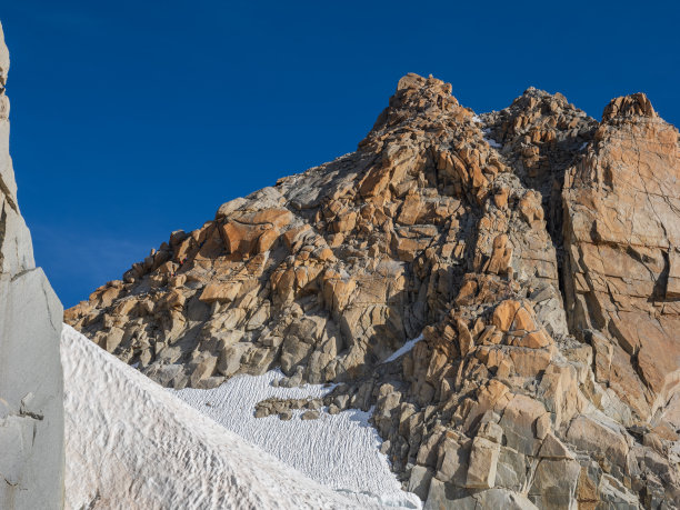 万宝龙上的登山者图片下载
