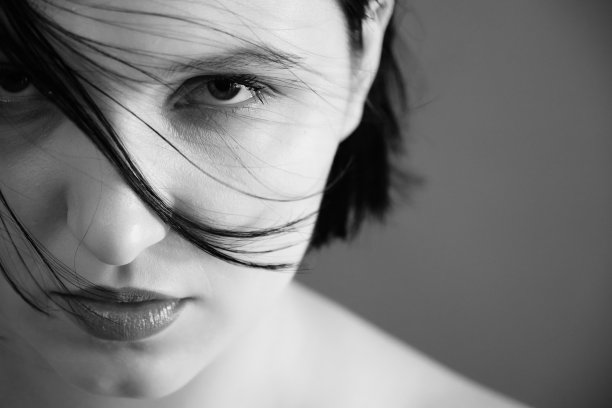 悲伤的女人的思想家图片下载