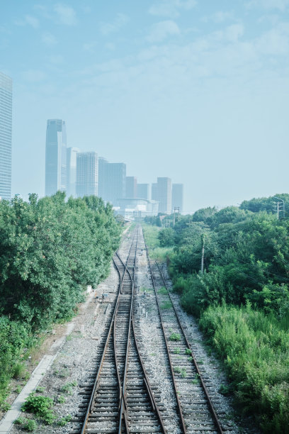 通往城市的铁路图片下载