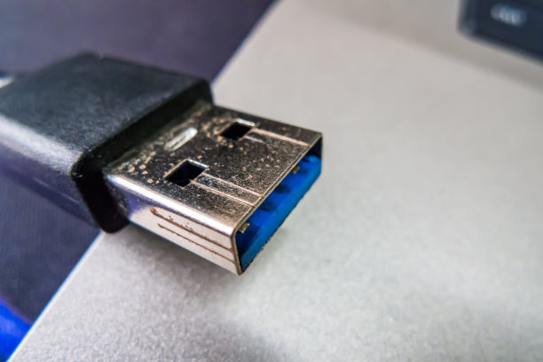 破碎的USB端口图片下载