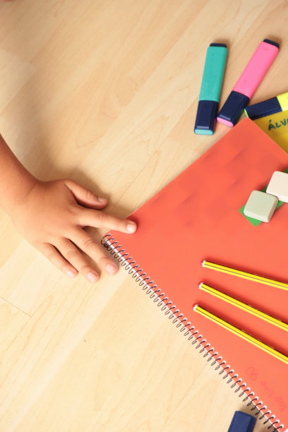 回到学校，学校活动所需的用品图片下载