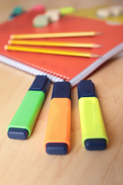 回到学校，学校活动所需的用品图片下载