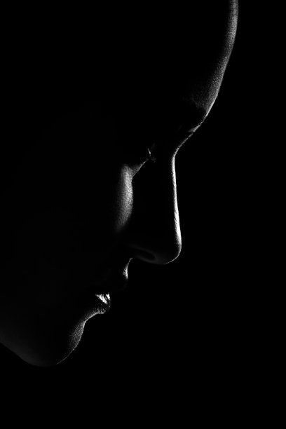 的脸在黑暗图片下载