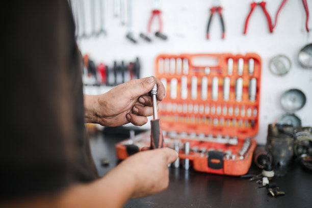 修理工，脏手，修理组的对象，工业，工具包图片下载