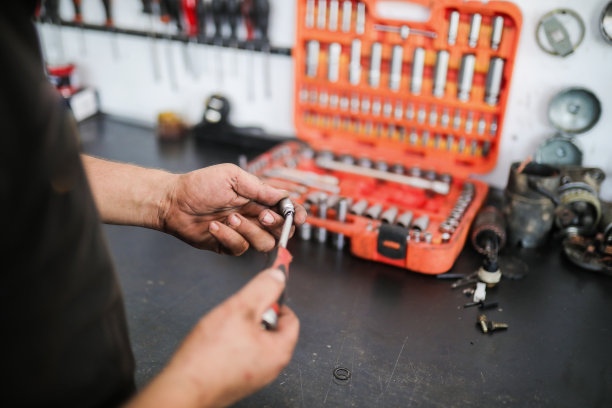 修理工，脏手，修理组的对象，工业，工具包图片下载