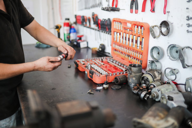 修理工，脏手，修理组的对象，工业，工具包图片下载