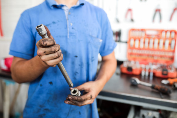 修理工，脏手，修理组的对象，工业，工具包图片下载