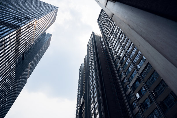 阳光明媚的成都现代城市建筑图片下载