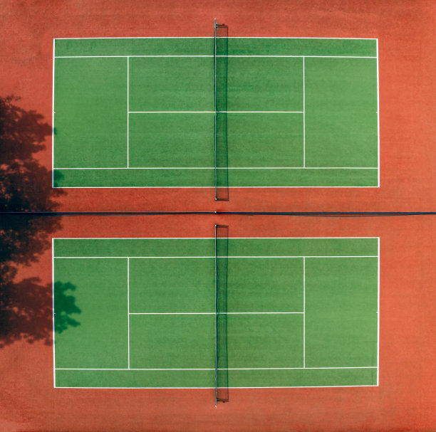 人造网球场的鸟瞰图图片下载