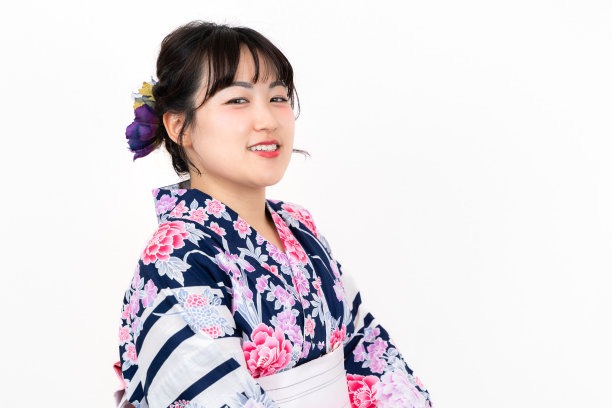 年轻女子在浴场图片下载