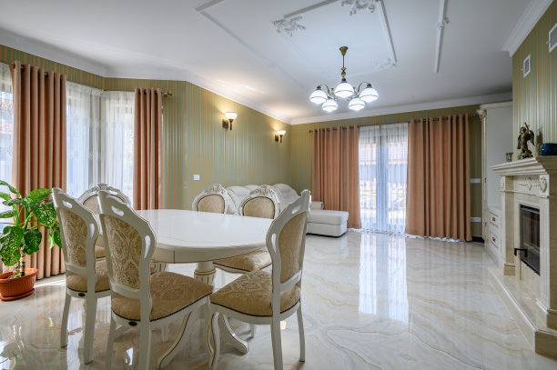 经典的客厅室内设计，大理石地板图片下载