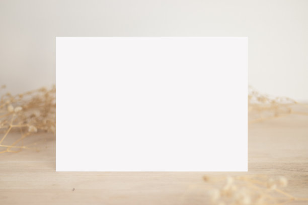 贺卡模型与干树叶和分支婚礼卡生日卡设计模型图片下载