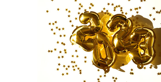 2023号由箔金气球制成。新年的概念。图片下载
