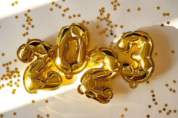 2023号由箔金气球制成。新年的概念。图片下载
