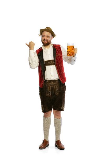 年轻男子的肖像穿着传统的巴伐利亚或德国服装孤立在白色背景。啤酒聚会图片下载