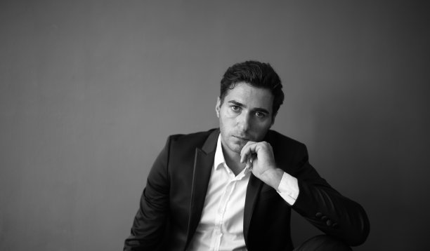 健壮男人照片：男人，时装模特，英俊的人，模特图片下载