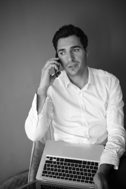 使用手机的男士模特图片下载