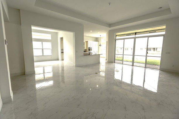 新建的房子里有很大的房间图片下载