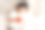 肖像从顶部英俊的卷发巴西卷发男孩拿着手机看相机躺在家里的床上。家庭休闲，孩子使用小玩意。帅气的白人小孩呆在家里。图片下载