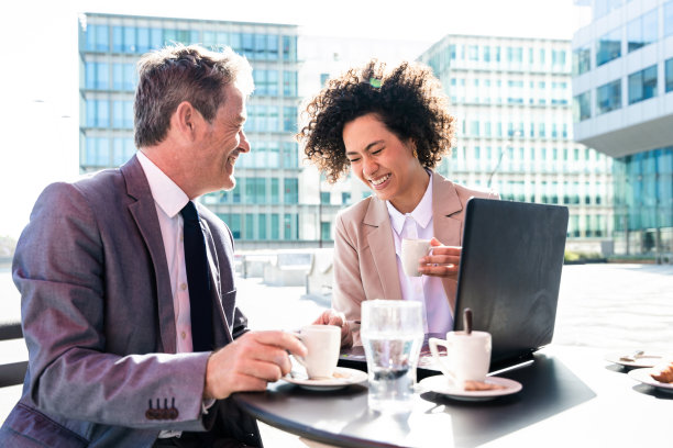 商务会议在cafè图片下载