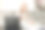 年轻的女学生坐在家里，拿着笔记本电脑、手机和课本在网上学习英语图片下载