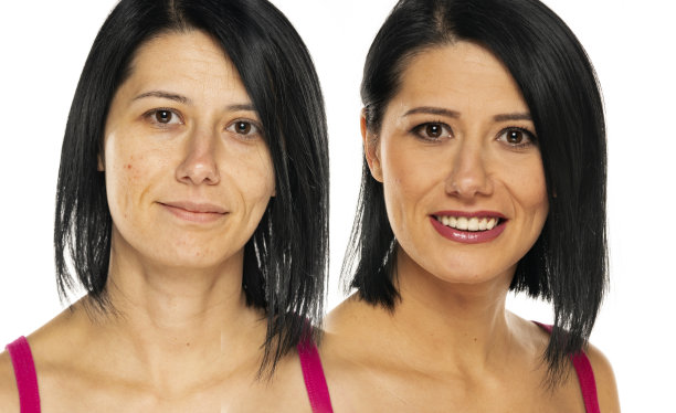 一个女人不化妆和化妆的比较肖像图片下载