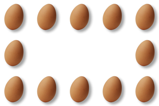 孤立的镜头棕色鸡蛋框架在白色背景图片下载