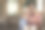 女儿和父亲一起在家里拍股票照片图片下载