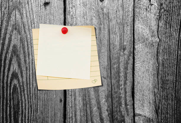 空白不干胶笔记纸上的木材背景纹理图片下载