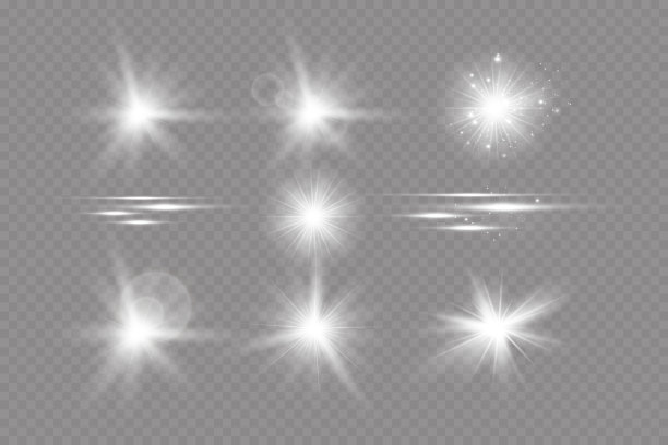 白色的闪光。明亮的恒星。发光破裂。阳光照射在透明背景上的光线。图片下载