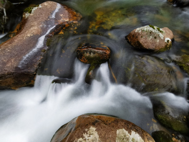 夏日山涧图片下载