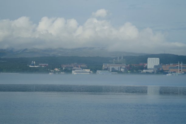 雾蒙蒙的早晨城市全景图片下载