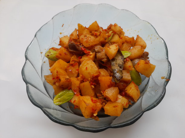 马铃薯(龙葵)油炸巴拉多与皮特在碗图片下载