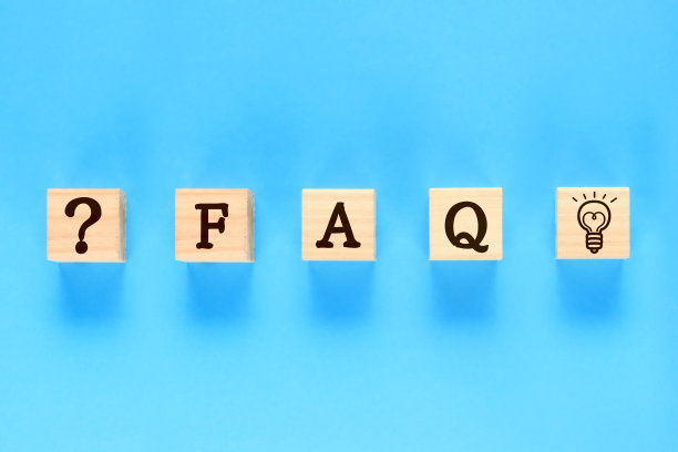 放在蓝色背景上的块被标记为F、a和Q。图片下载