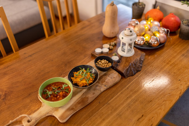 节日的餐桌图片下载