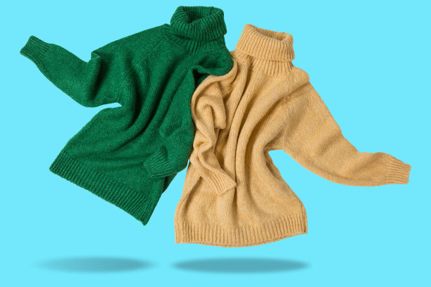 两件羊毛衫，黄色和绿色，仿佛在成对起舞，概念图片下载