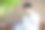 一个在房间里放松的日本人图片下载