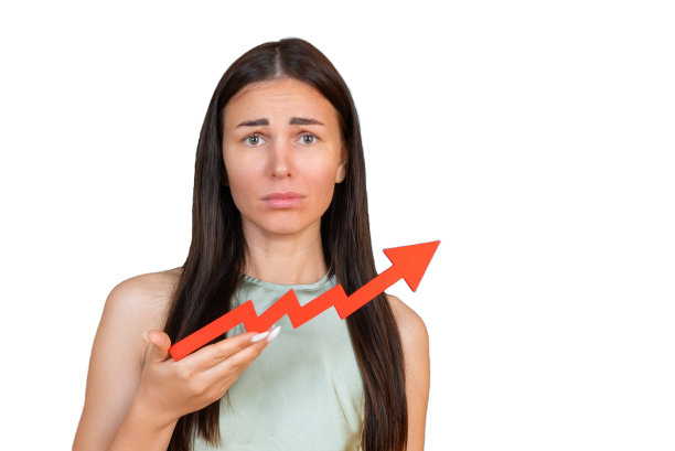 悲伤的女商人拿着一个红色箭头指向上方。通货膨胀的概念图片下载